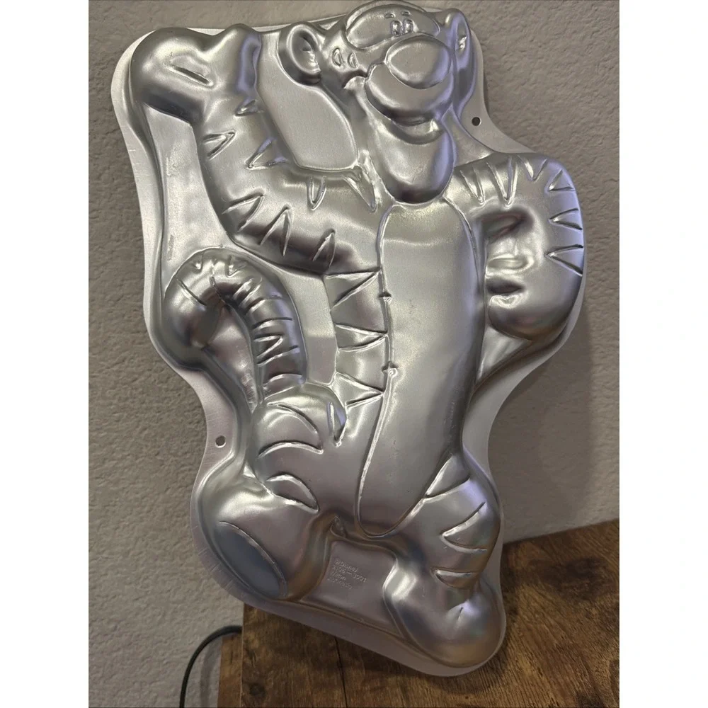 Vintage Wilton TIGGER Full Body Cake Pan 2105-3001 Disney Pooh NEW